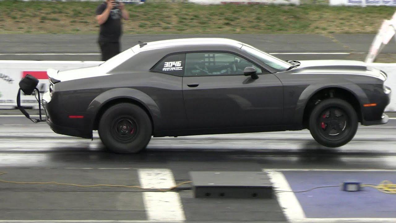 劲爆!汽车直线加速的比赛 超强改装起步翘头