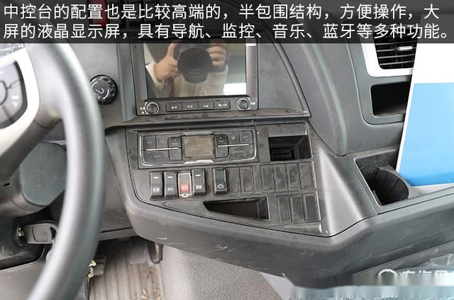 基建好帮手重汽汕德卡g5前四后八国五搅拌车评测之驾驶室篇