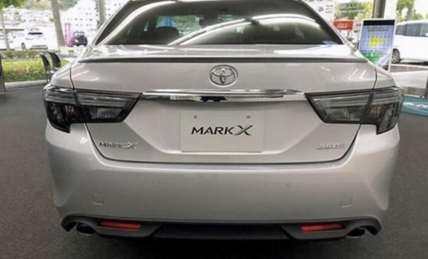 全新版本丰田锐志曝光v6后驱x车标重新或明年上市