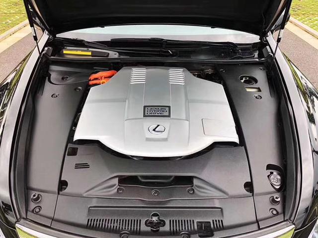 新型5升v8汽油发动机,两个大功率输出电动机和新设计的大容量电池组相
