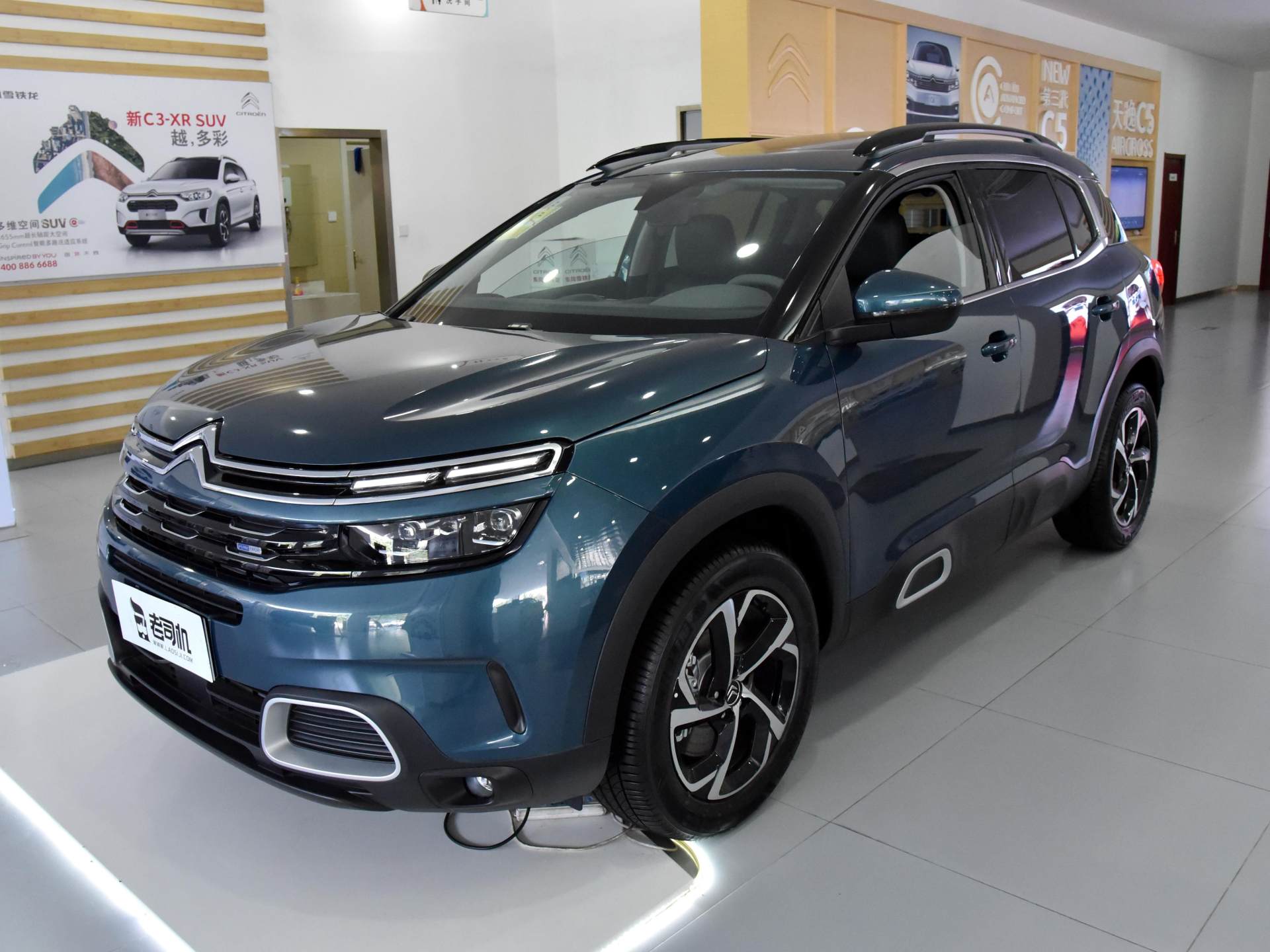 个性suv小哥带你看雪铁龙天逸c5aircross