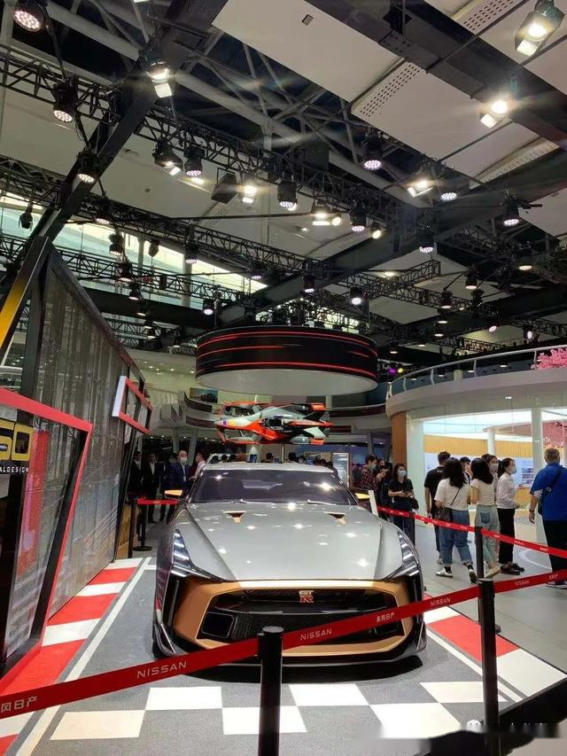 热报30度高温下的广州车展2020