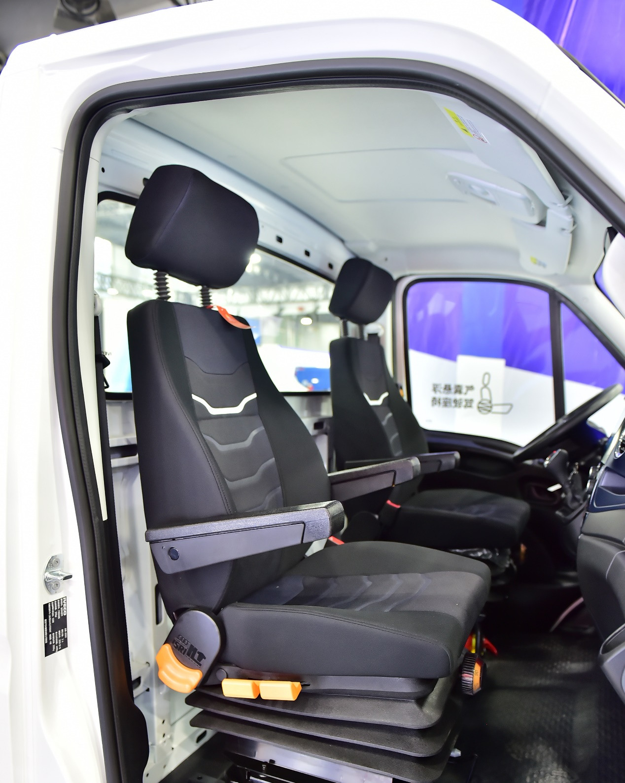 依维柯欧胜2021款广州车展上市 售价14.29万元起