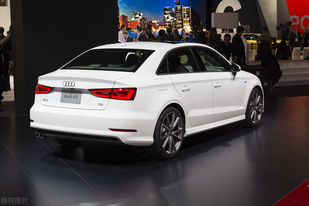 新款两厢奥迪a3到店犀利外观15t落地18万看啥思域