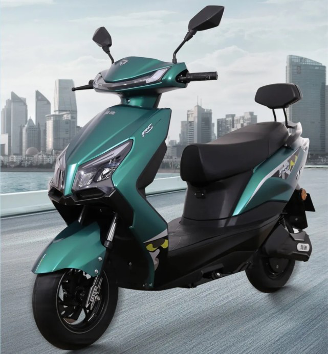 雅迪又推一款电轻摩,配备ttfar石墨烯电池,续航120km!