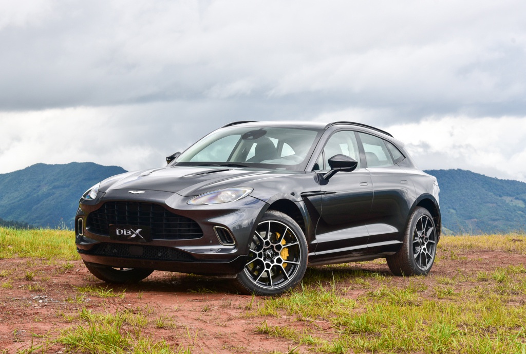 阿斯顿马丁dbx设计师定制版2598万起上市增空气动力学部件