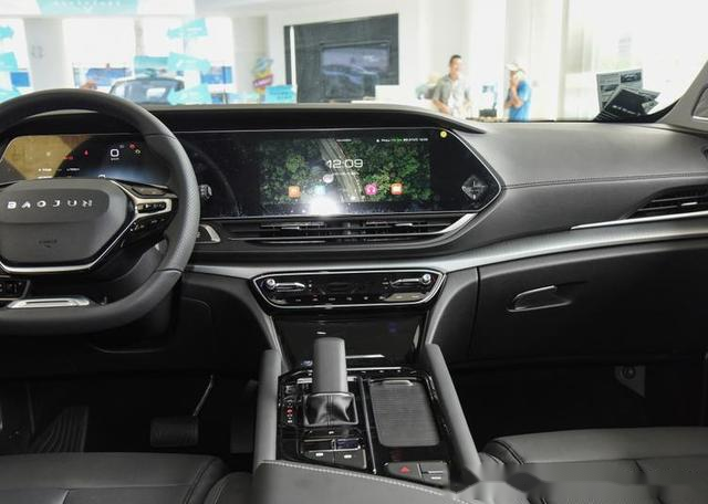 内饰方面,宝骏的这款suv采用了最新的设计理念.