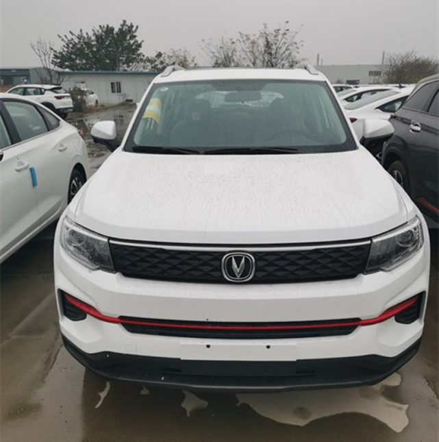 长安cs35plus荣耀百万版到店外观微调换装cvt波箱