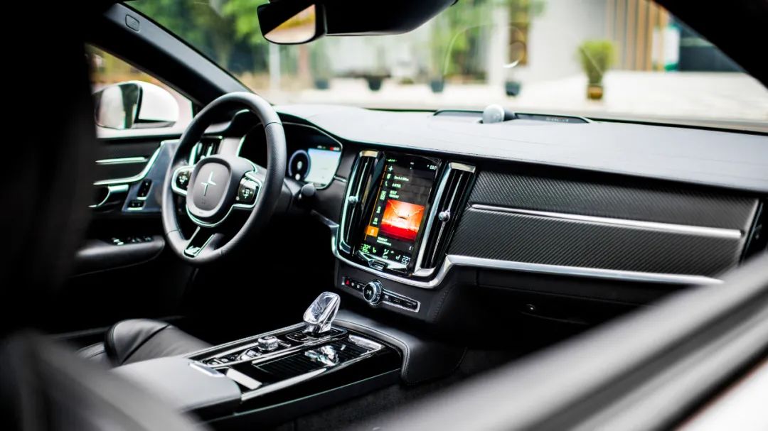 开跑车享受竹海清风驾极星polestar1带小姐姐自驾游