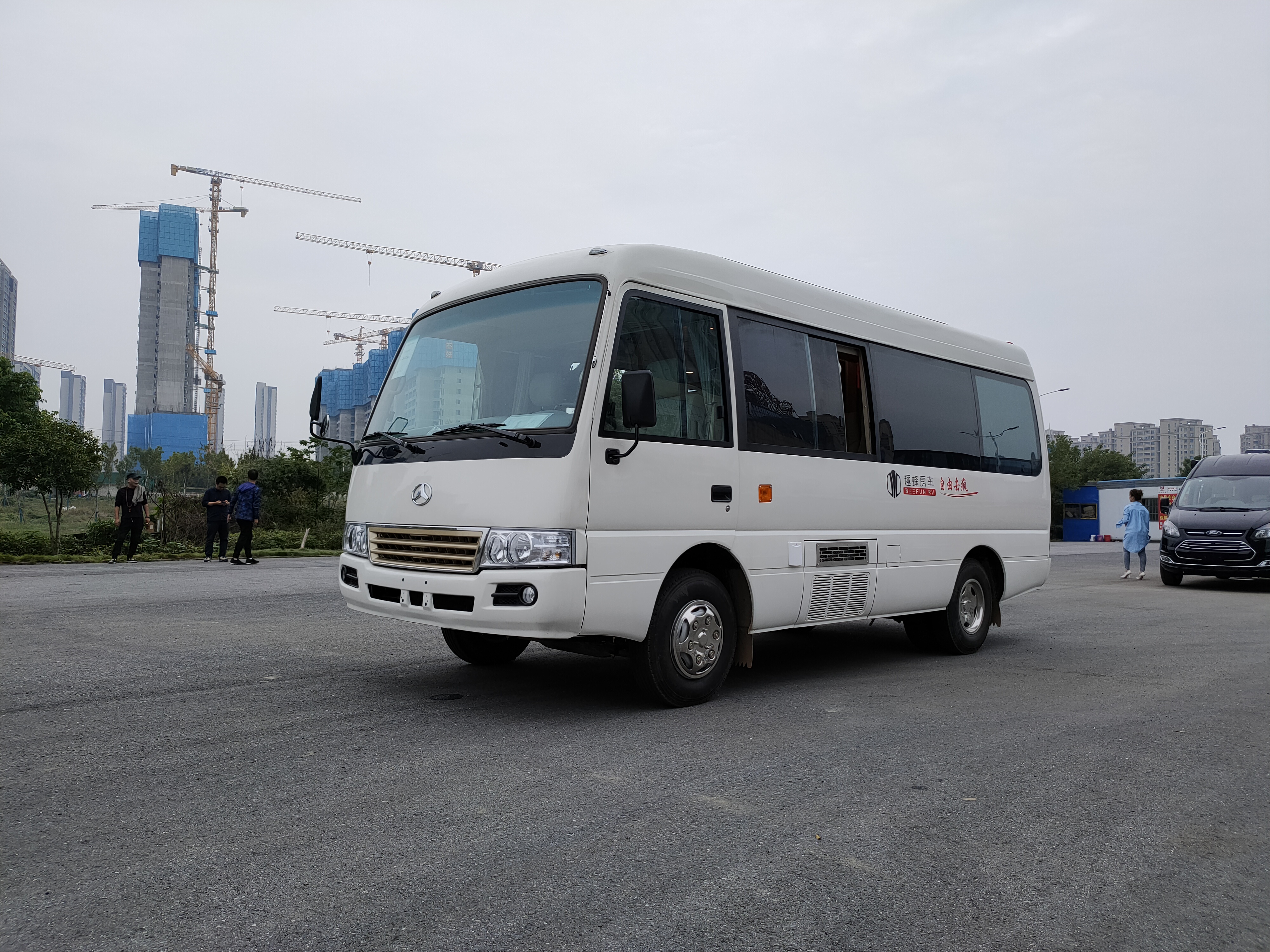 趣蜂江铃罗莎房车空间最大的b型房车蓝牌c1驾照就可以驾驶