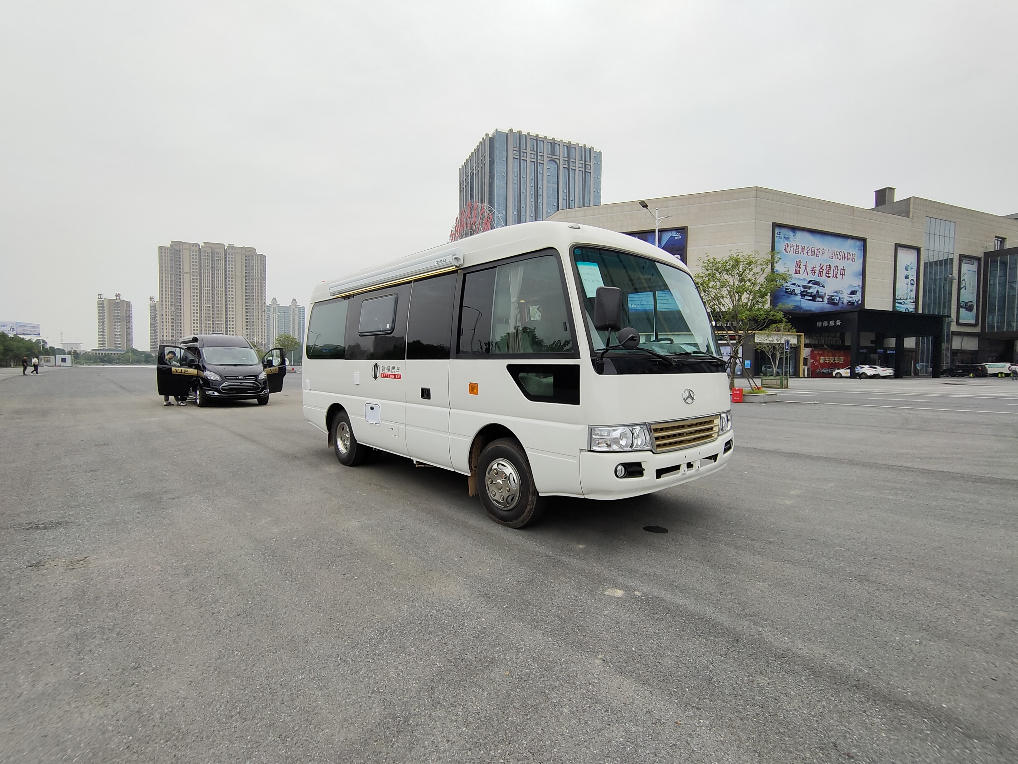 趣蜂江铃罗莎房车空间最大的b型房车蓝牌c1驾照就可以驾驶