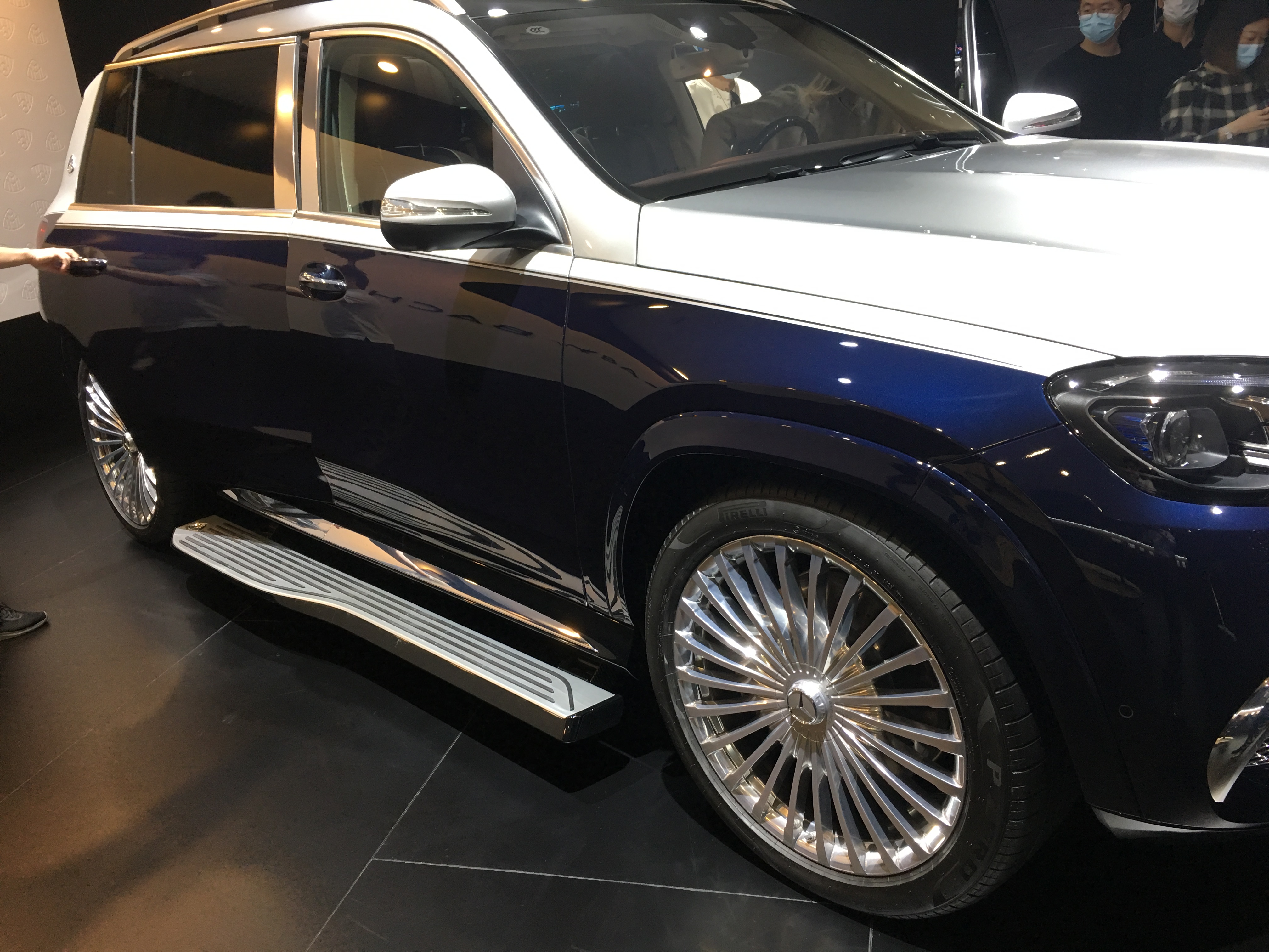 2020广州国际车展迈巴赫gls600现场展示香车美女图集