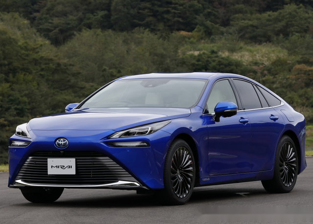 丰田科幻级高端轿车更新不烧油不充电一次可跑650公里