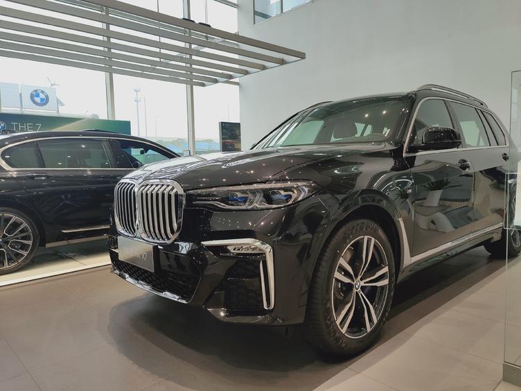 百万级6座suv宝马x7到店实拍激光大灯惹人爱