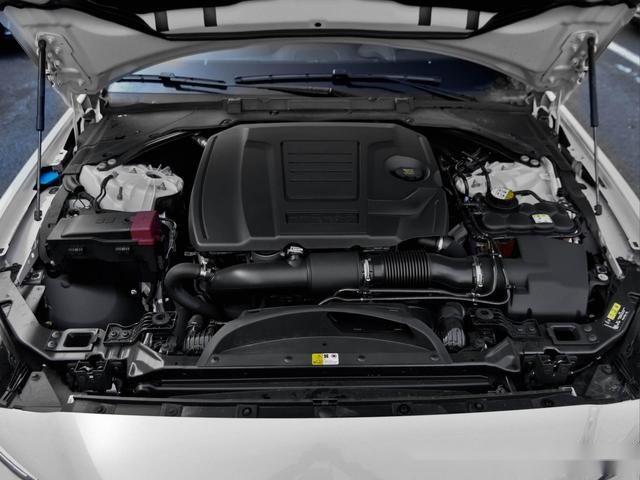 0t四缸涡轮增压pt204发动机,最大功率250马力,峰值扭矩365牛·米,搭配