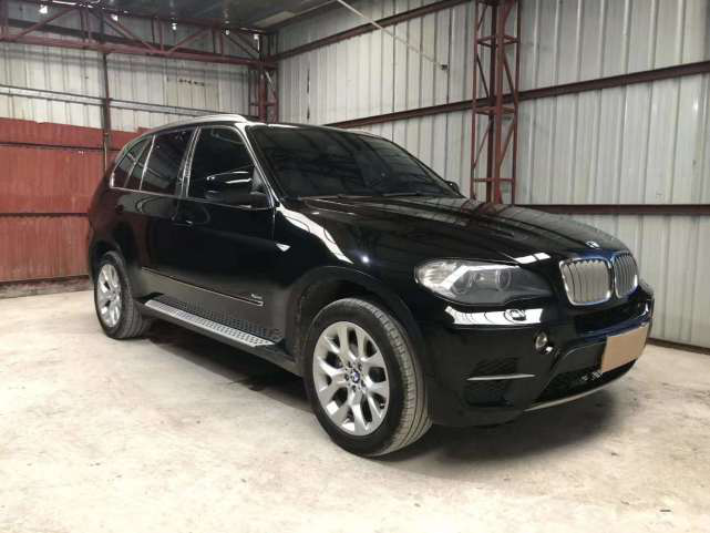 小舅子花了13万开回家一台2012年宝马x5昂扬气势尽展雄浑本色