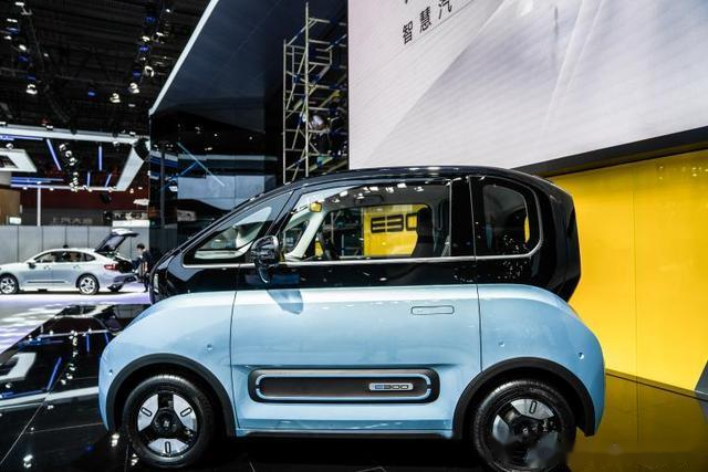 小型电动汽车哪款好科技智能的新宝骏e300让生活更便利