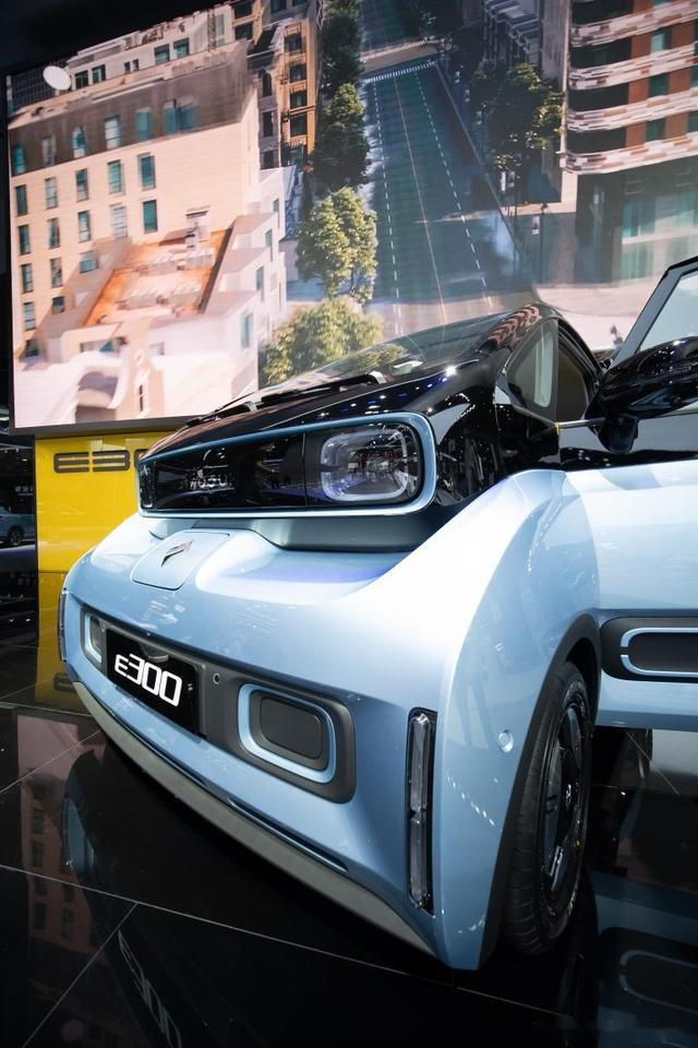 小型电动汽车哪款好科技智能的新宝骏e300让生活更便利