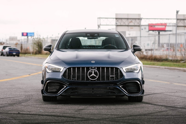 2021年奔驰amgcla45四门轿跑并非最硬核的玩具