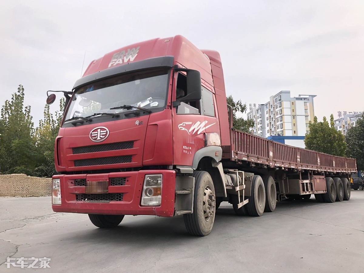 解放曾经的旗舰重卡,实拍国三奥威j5p,能看到很多j7的影子