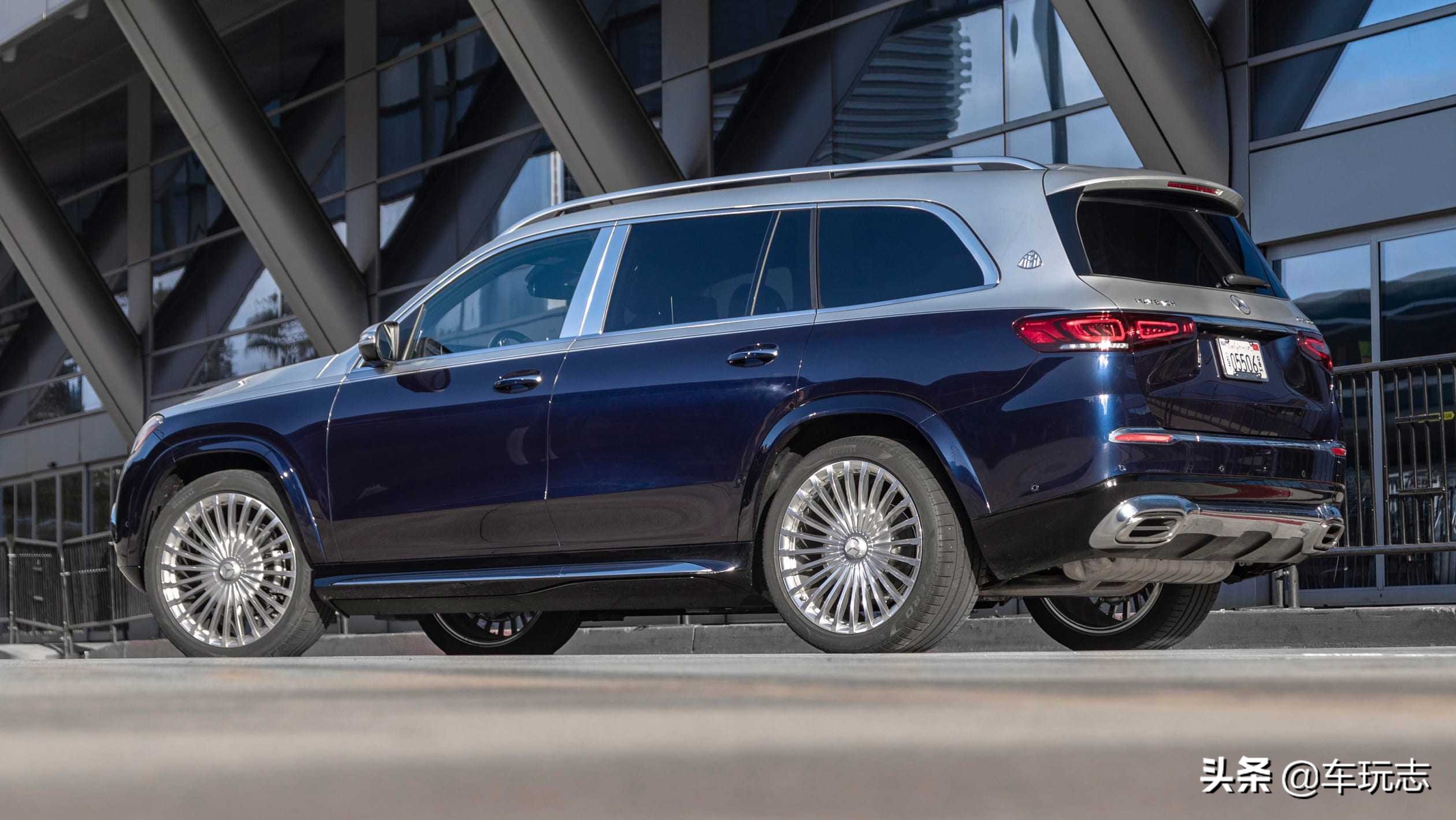 全新梅赛德斯迈巴赫gls终于有能够挑战宾利劳斯莱斯的车型