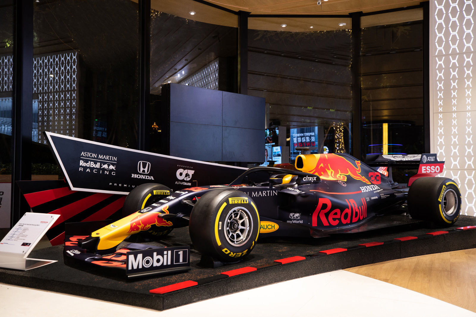 f1世界大赛赛车模拟器体验 走近"车型展示区",广汽本田锐·混动联盟四