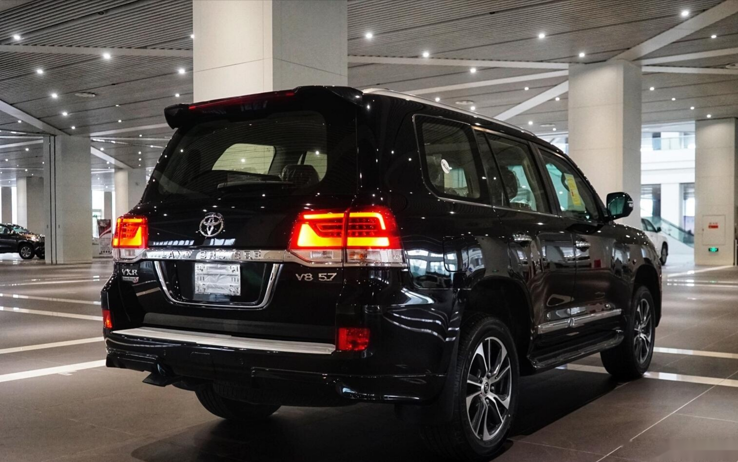 新款兰德酷路泽来啦,颜值大增,3.5t 四驱,新造型比x5霸气!_易车