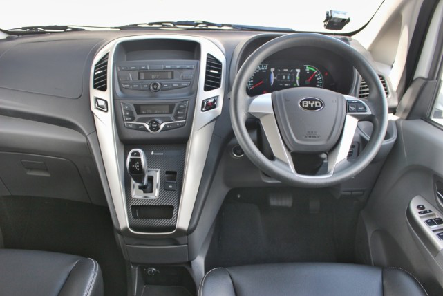 2020年东南亚版比亚迪m3e电动面包车便宜国货当自强