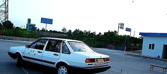 为什么驾校几乎都用桑塔纳?教练说出了实情,原因有三点!_易车