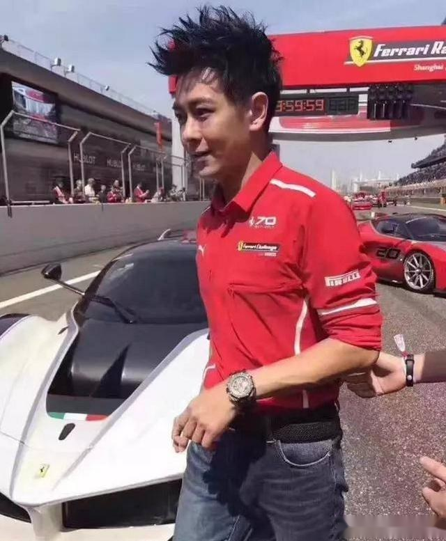 众所周知,林志颖热爱汽车.他不仅爱买跑车,还爱参加赛车.