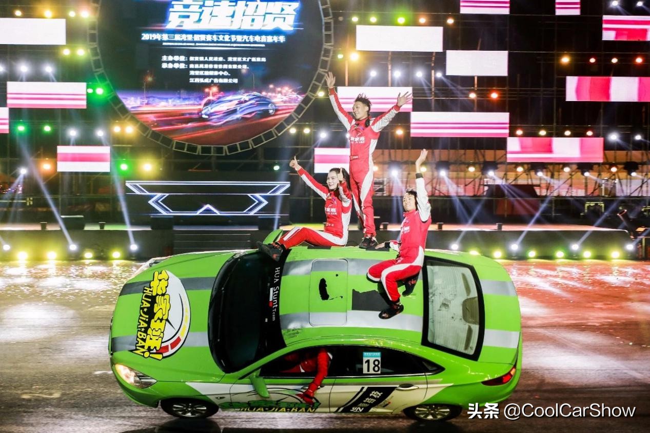 作为华家班花旦的华婷婷说:"这次进入了达人秀总决赛并获得亚军,对