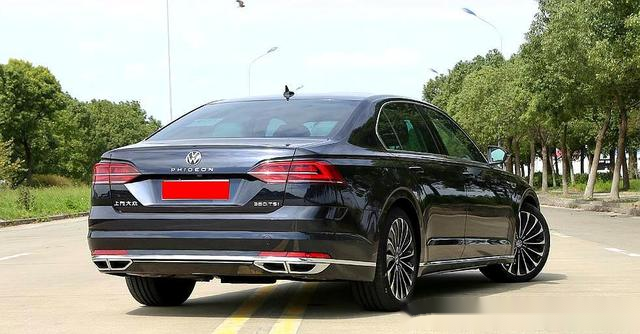 大众豪华轿车宽超奔驰e级20t入门一箱油能跑1102km