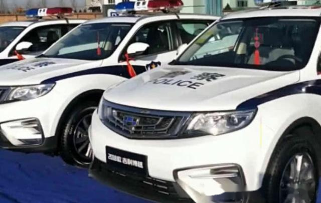 上百台吉利博越被采购成警车一看喷绘涂装能甩捷达几条街