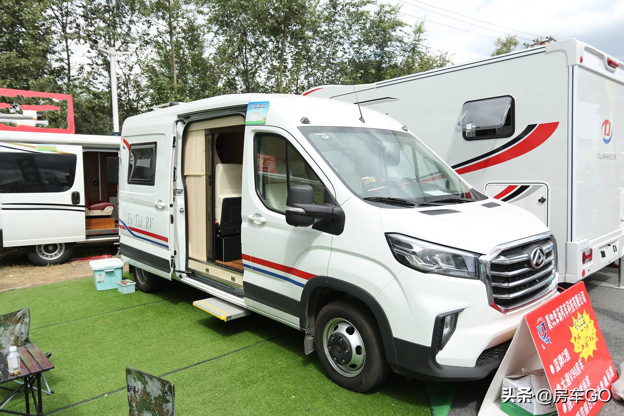 采用大通v90后驱底盘20t6at这台b型房车很实用