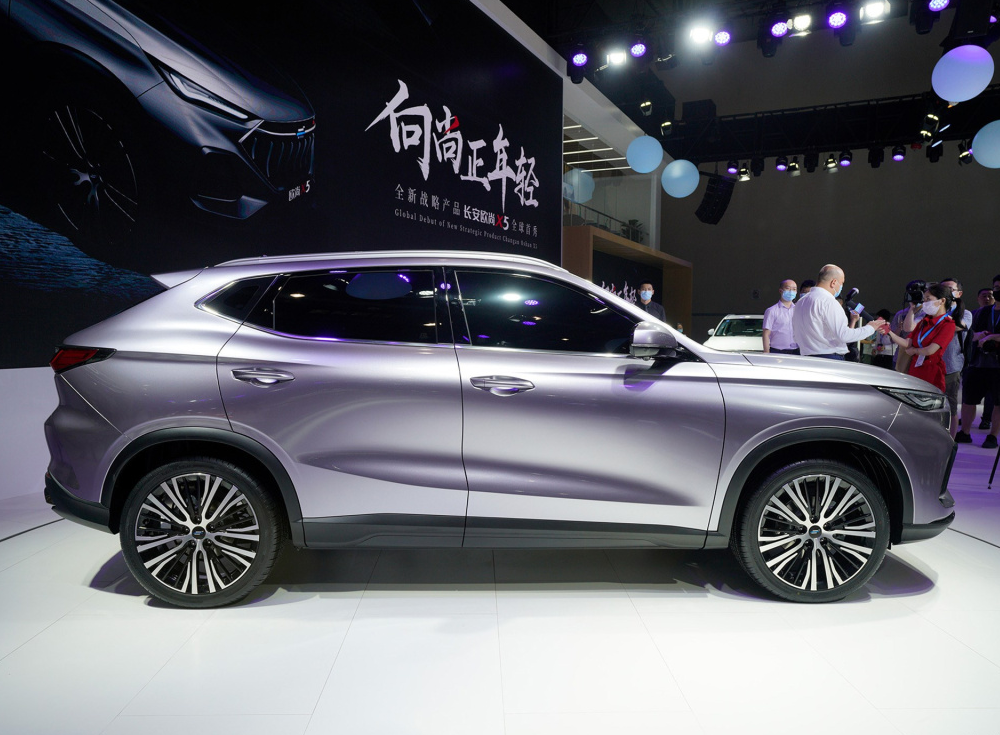 长安欧尚x5,7s多破百,比缤越帅,轴距2米71才6万多