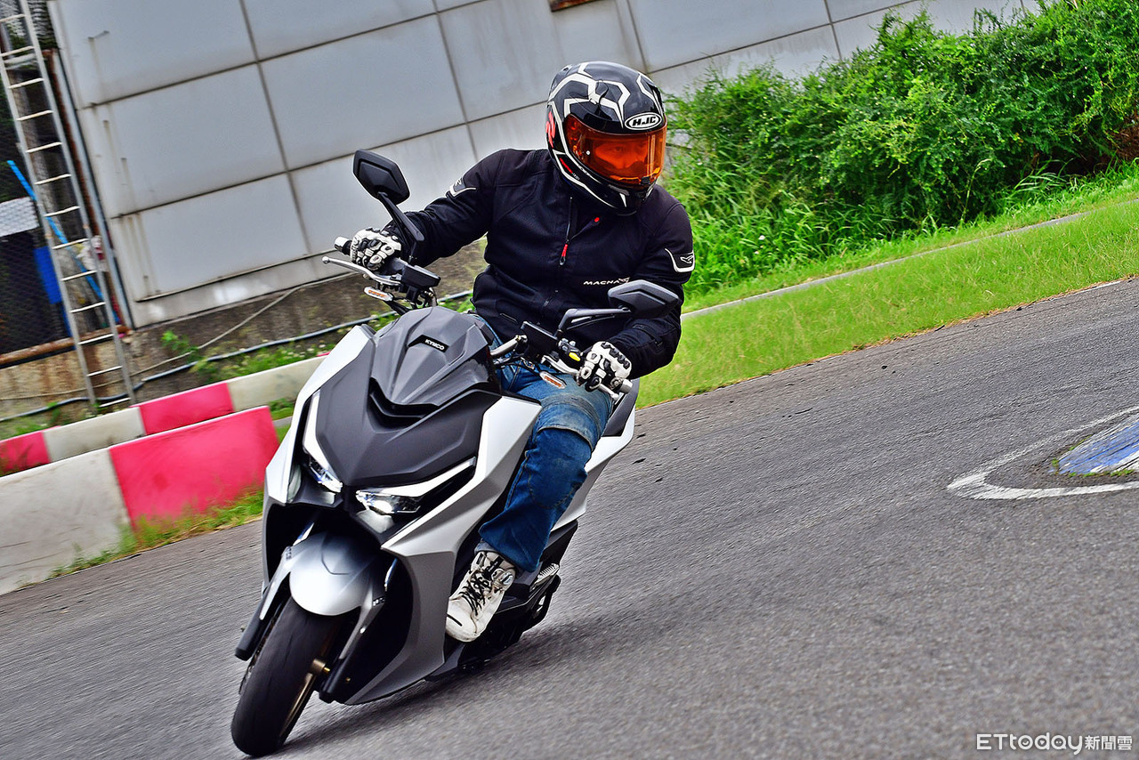 光阳最强白牌机车krv赛道试驾重机级配备要杀爆四方