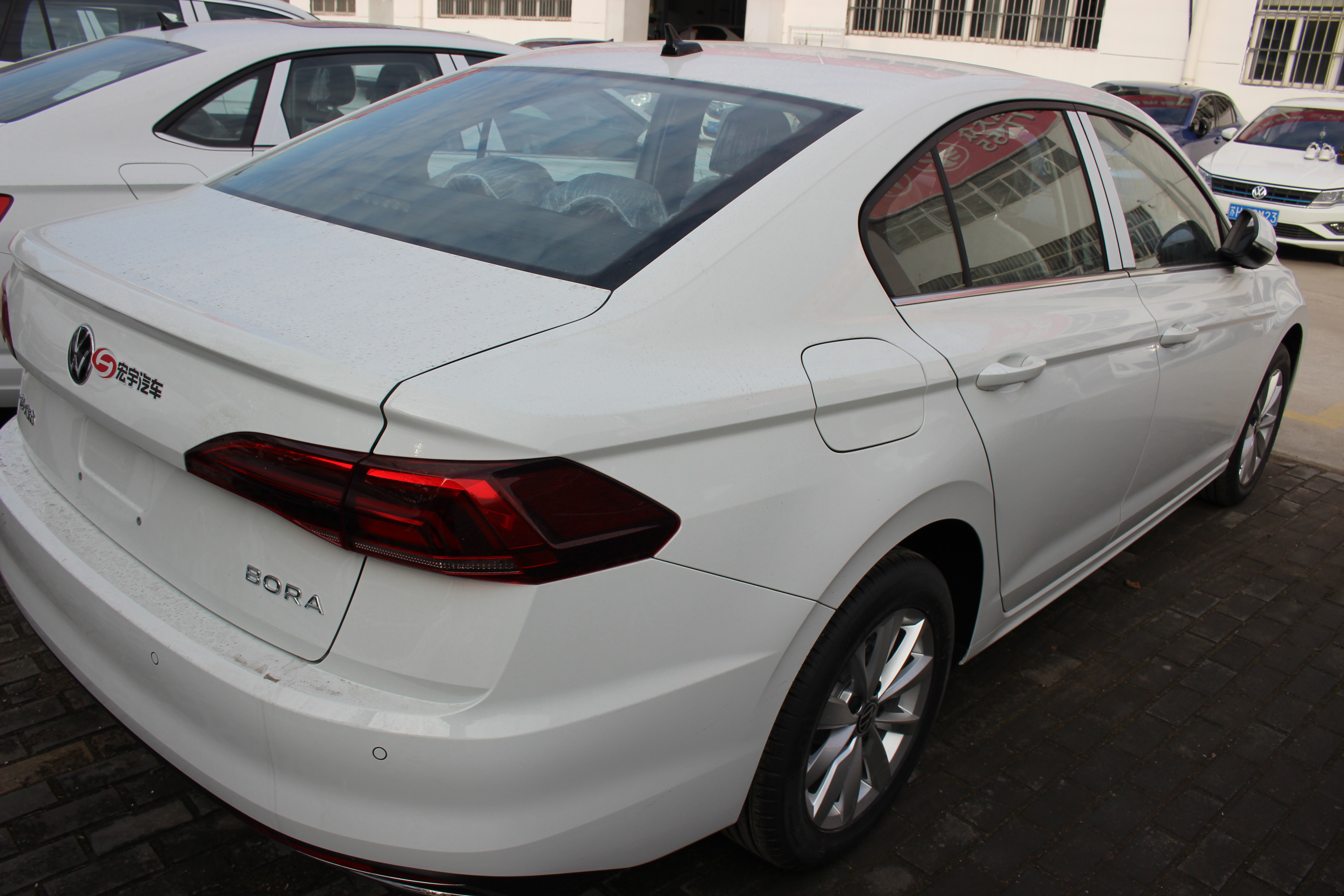 2021款大众宝来到店实拍极地白很大气新增12t发动机