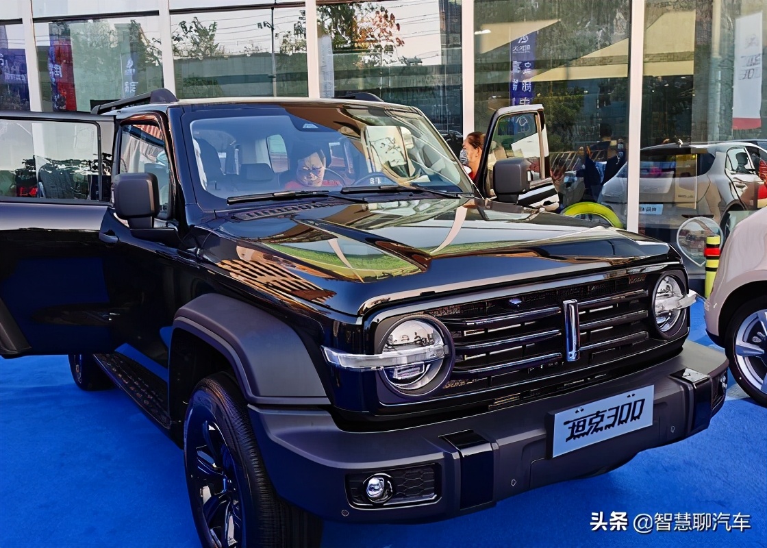 全新长城wey坦克300到店黑凤梨涂装很硬气配三把差速锁