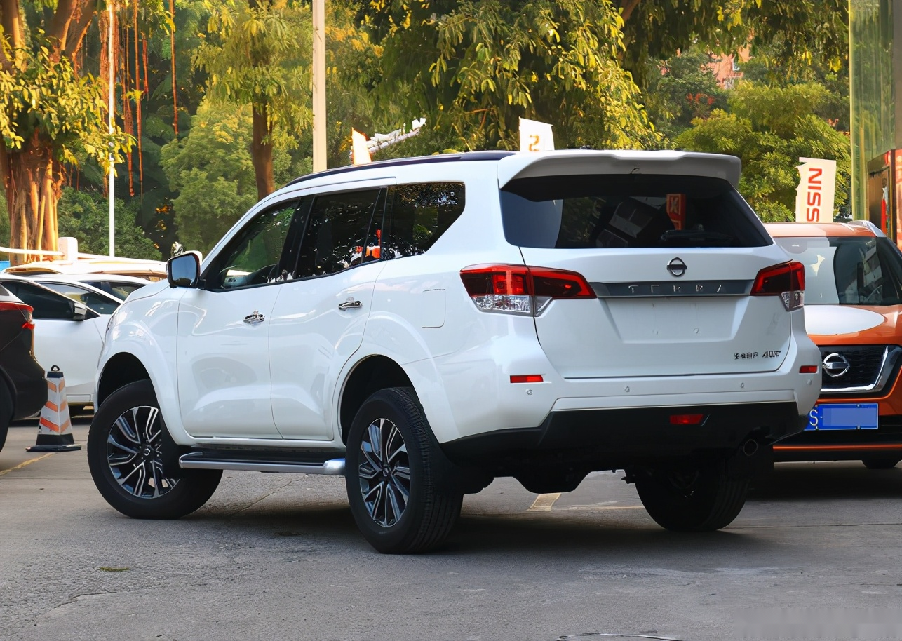 1698万的日产小途乐大梁杆四驱三把锁还买啥汉兰达