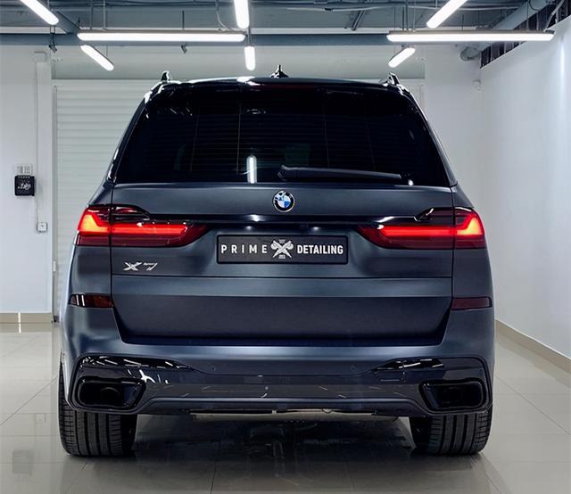 改装版宝马x7磨砂碳灰涂装六座布局配30t六缸发动机