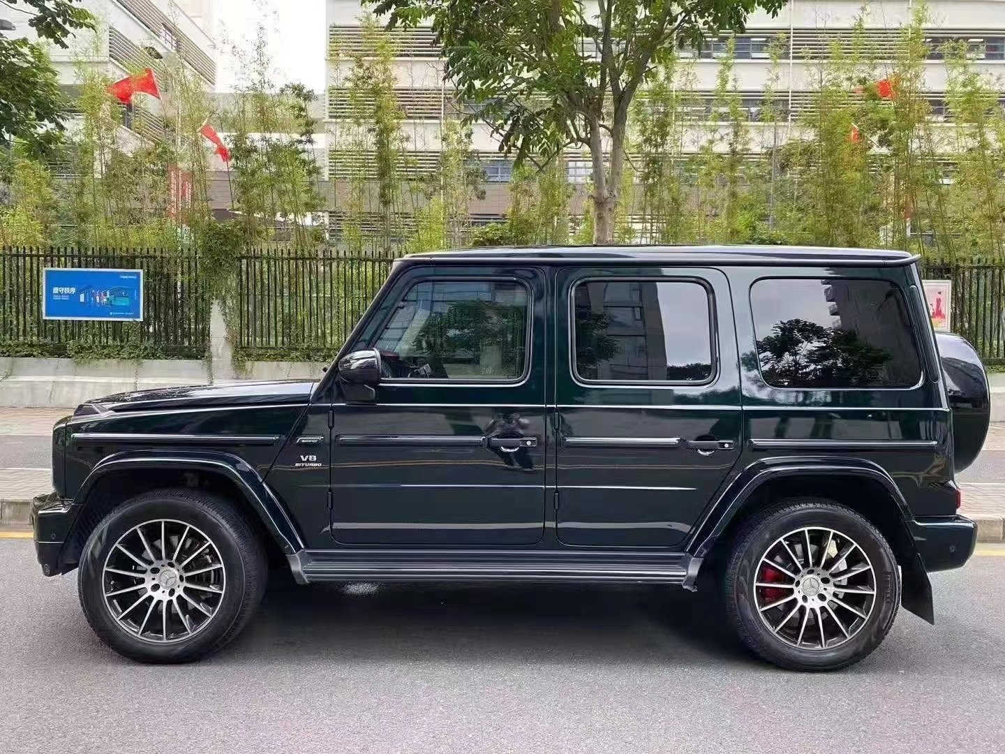奔驰g500提车落地180万40tv8三把锁真霸气