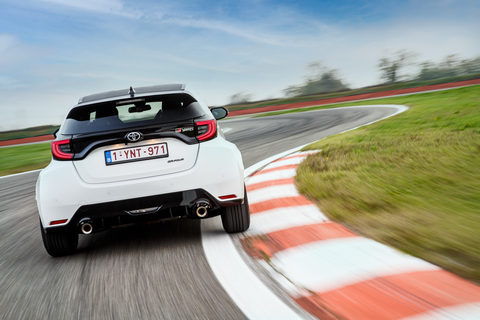 丰田gryaris雅力士三缸的运动小钢炮小有小的火辣