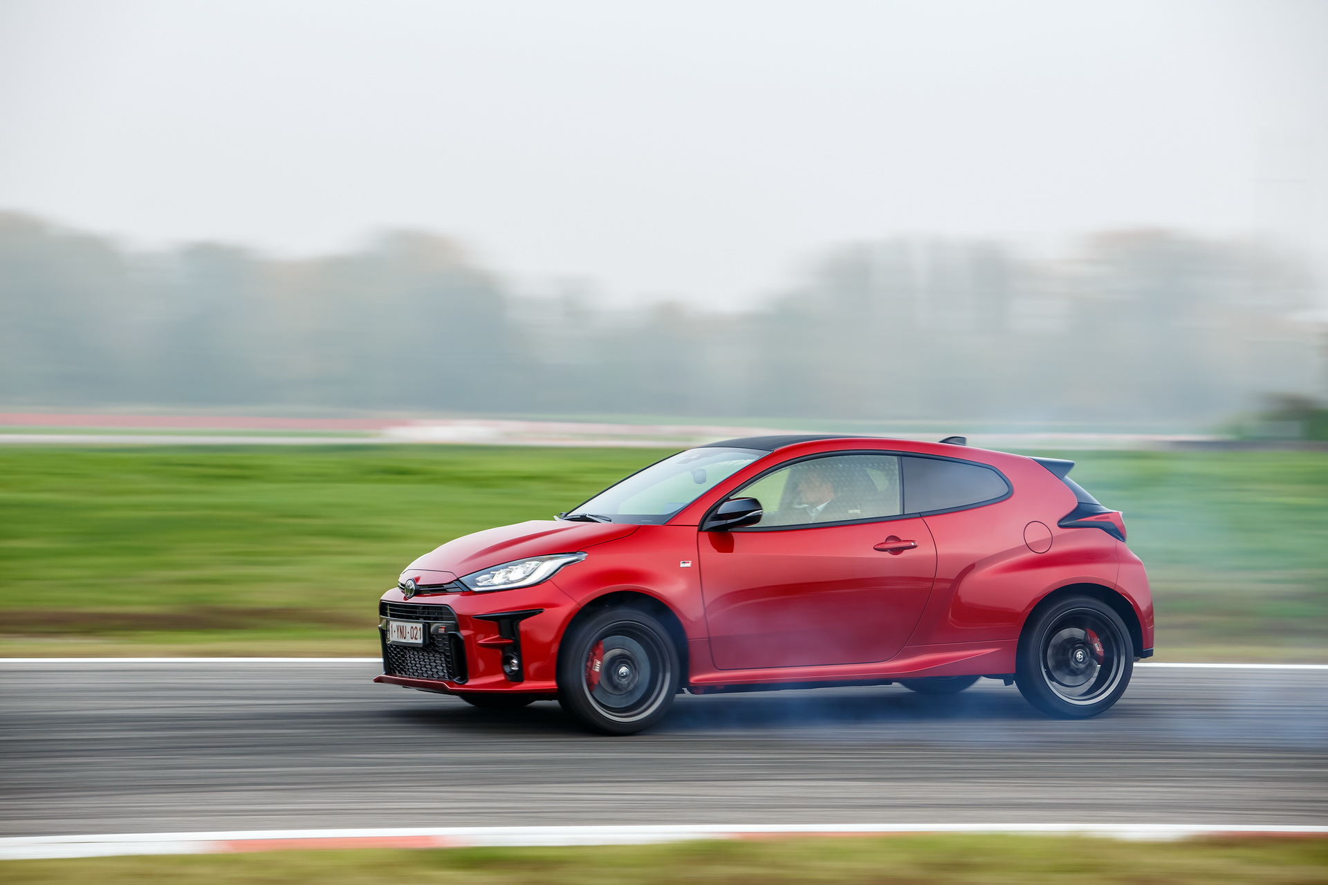 丰田gryaris雅力士三缸的运动小钢炮小有小的火辣