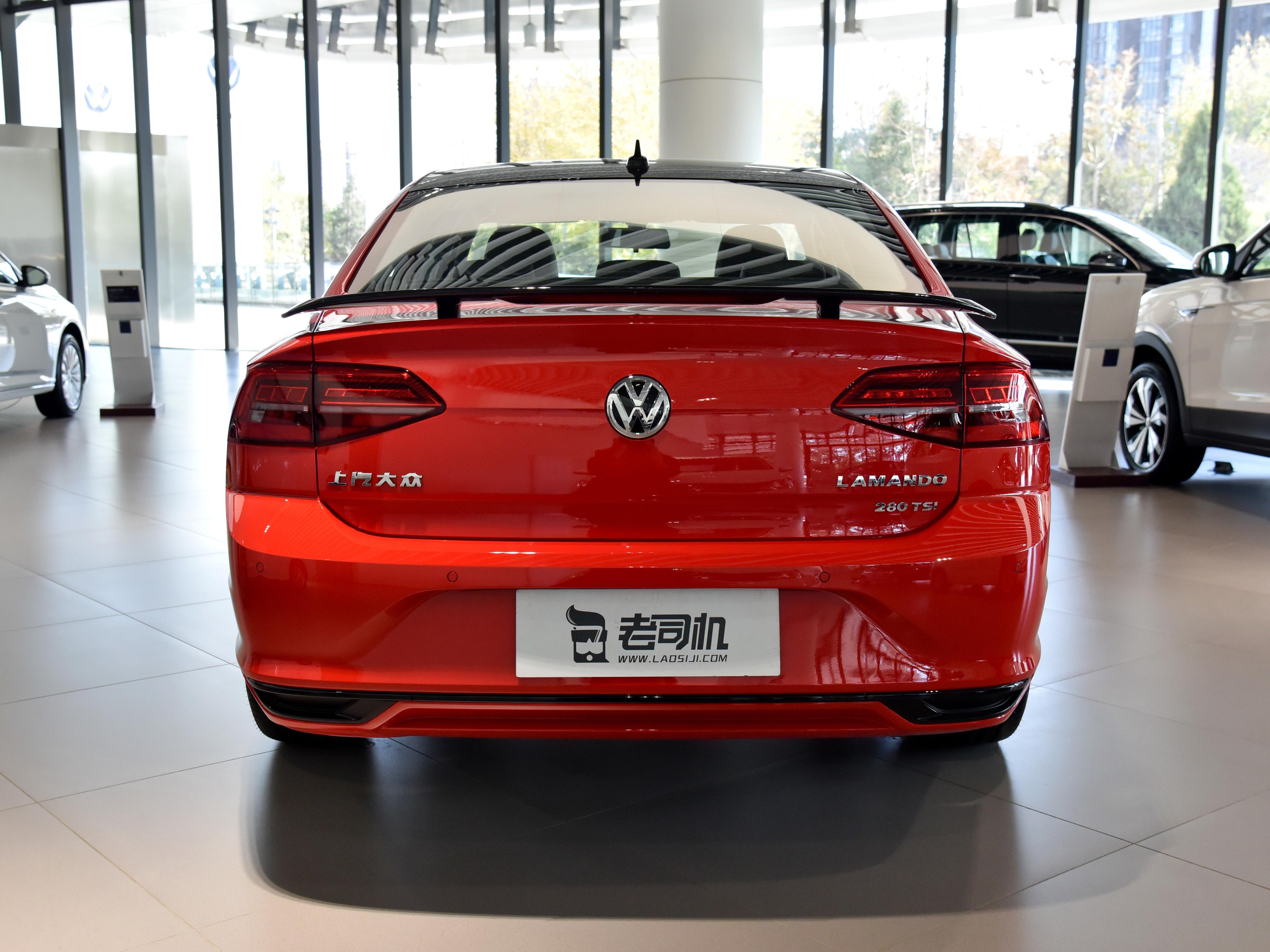 比轩逸,卡罗拉更宽,合资低油耗轿跑,带你看大众凌渡