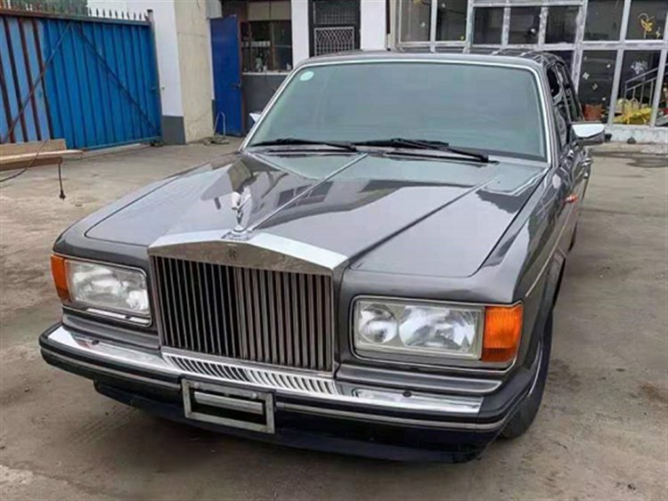 男子60万买30年前的劳斯莱斯花40万改装想卖300万结局笑了