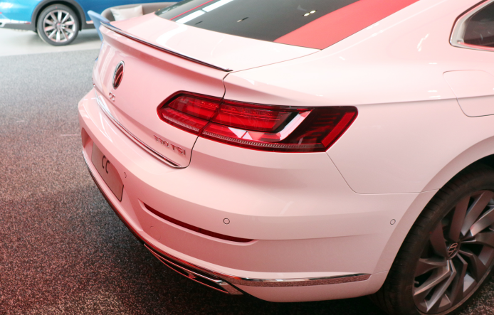 大众标下带字母,大众新cc到店实拍