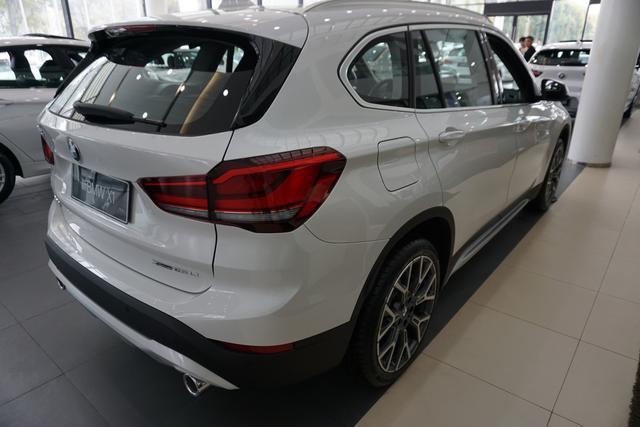 新款宝马x1到店实拍配浮动显示屏lcd仪表搭8速变速器