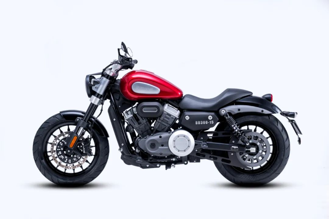 奔达金吉拉300和豪爵铃木gsx250r怎么选