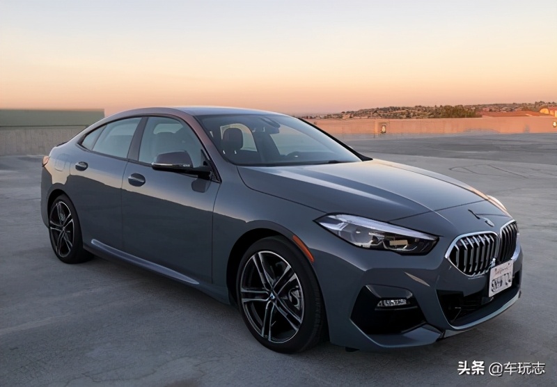 2020年宝马228ixdrive2系四门轿跑空间太小了