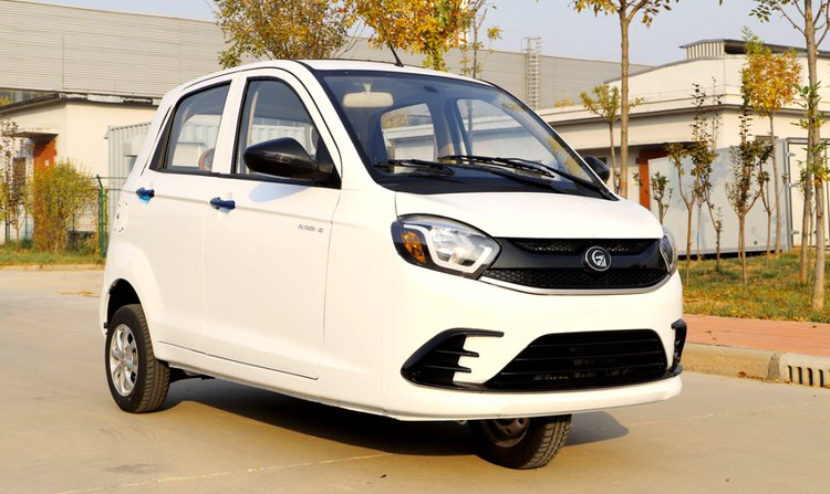 这款三轮代步摩托车造型稳重大气弥补了电动车的续航不足